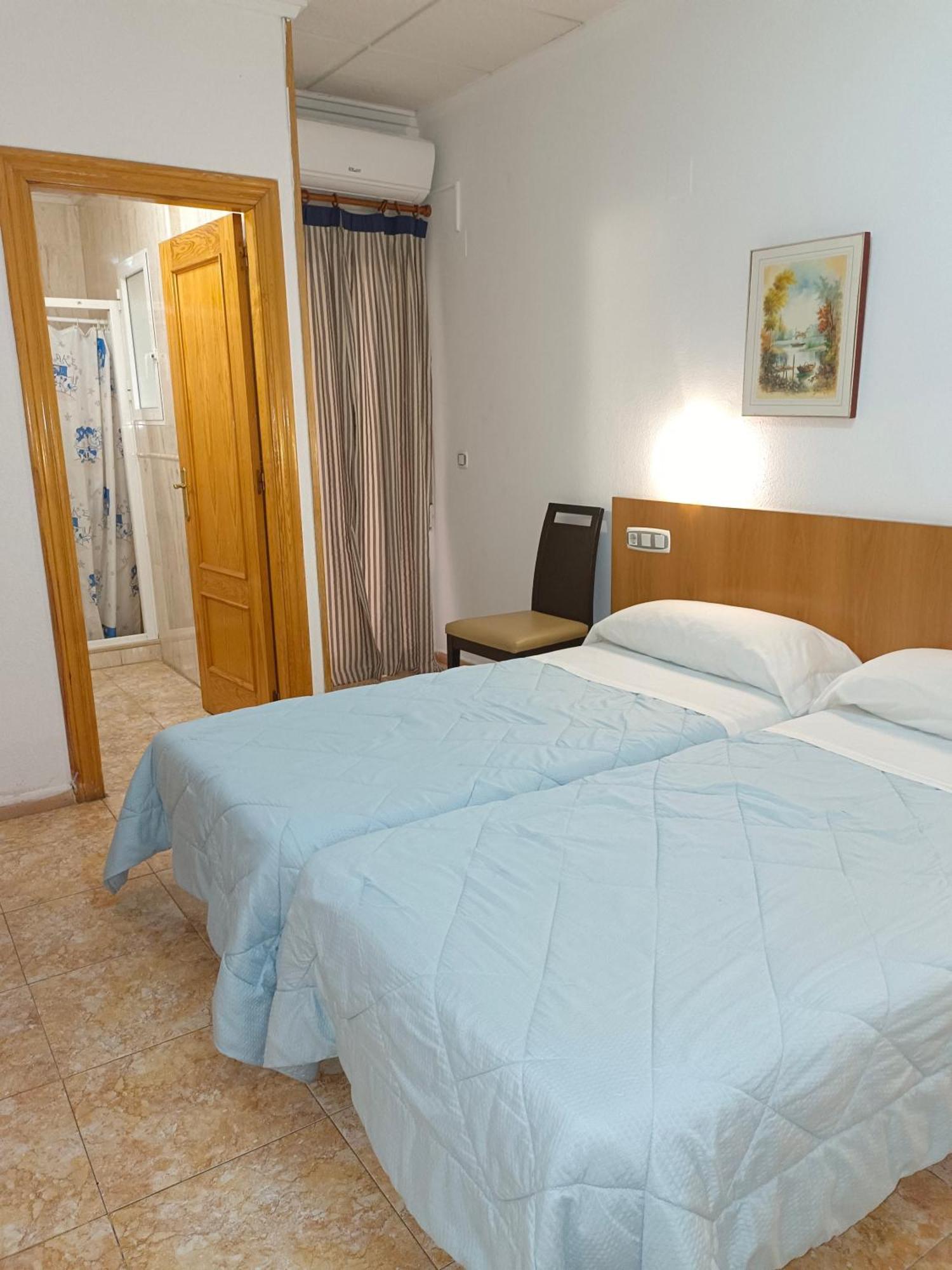 Hostal Gran Via Levante Torrevieja Esterno foto