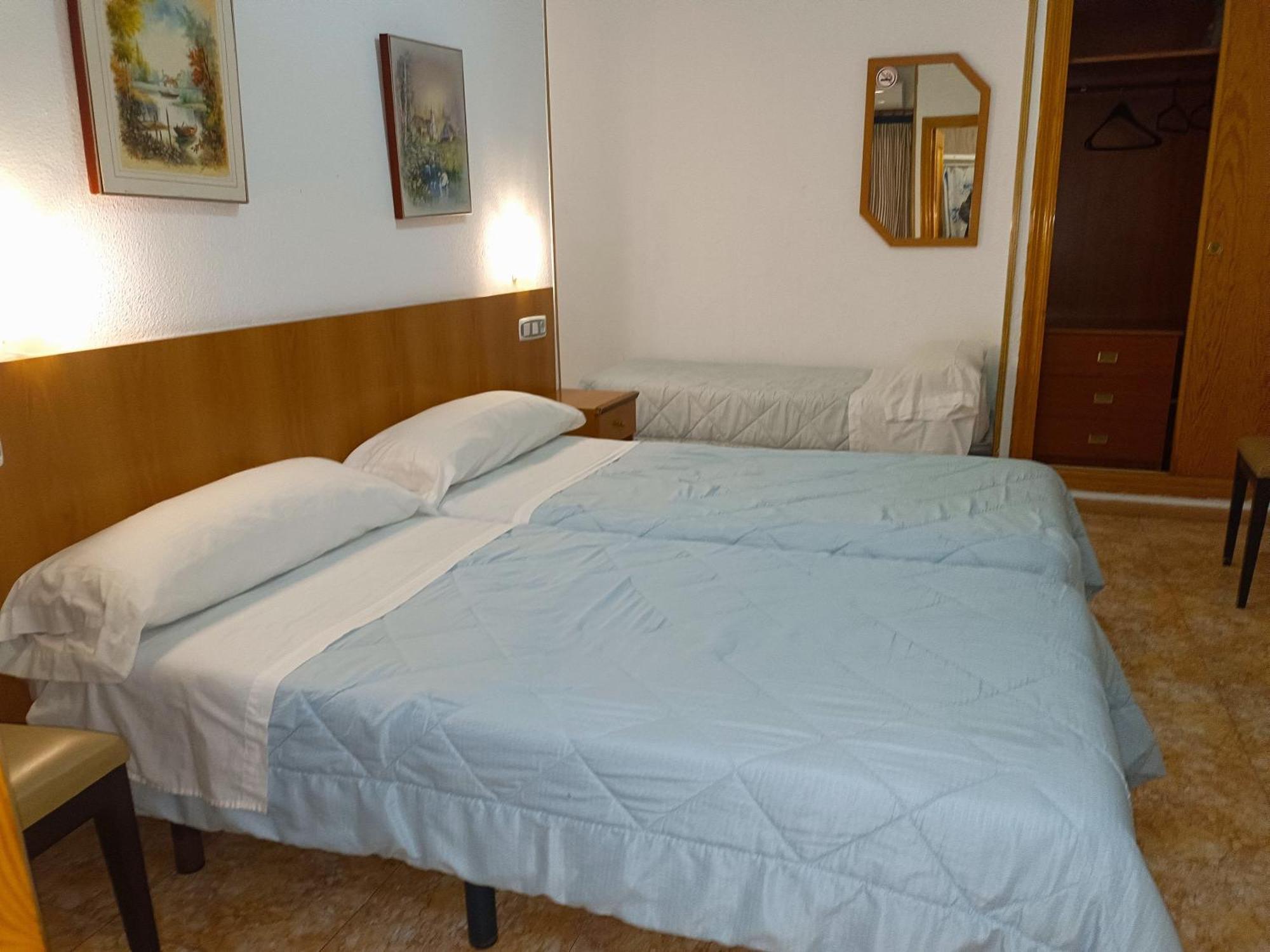 Hostal Gran Via Levante Torrevieja Esterno foto